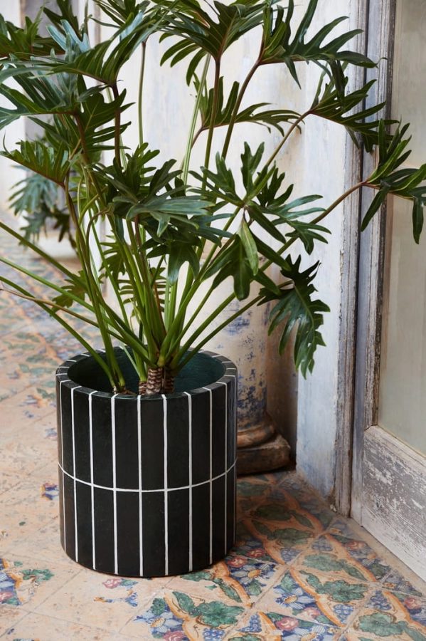 fermLIVING_SS23_PillarPlantPot_1104267547_image_01.jpg