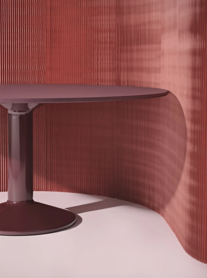 23724-en-midst-table-160-dark-red-dark-red-concept-muuto-hi-res.webp