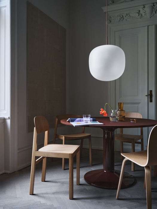 23822-en-midst-table-120-dark-red-rime-45-deep-red-workshop-visu-cover-side-oak-silent-vase-11-clear-raise-carafe-glass-muuto-org.tif.jpeg
