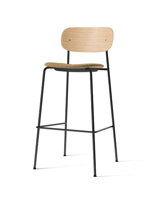 1180000-020500ZZ_Co_Bar_Chair_Black_Steel_Natural_Oak_Boucle_06_Angle.webp