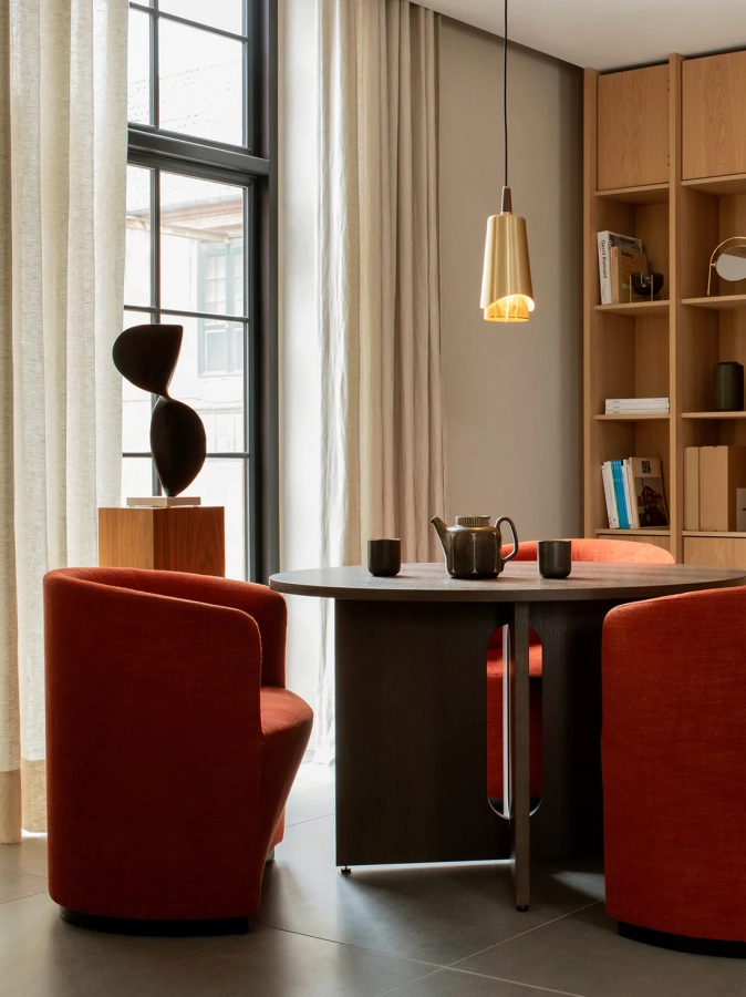 MENU__AndrogyneDiningTable_UmanoffPendant_Tearoom_fbeba845-f11d-407b-a4c2-81f32844d098.webp