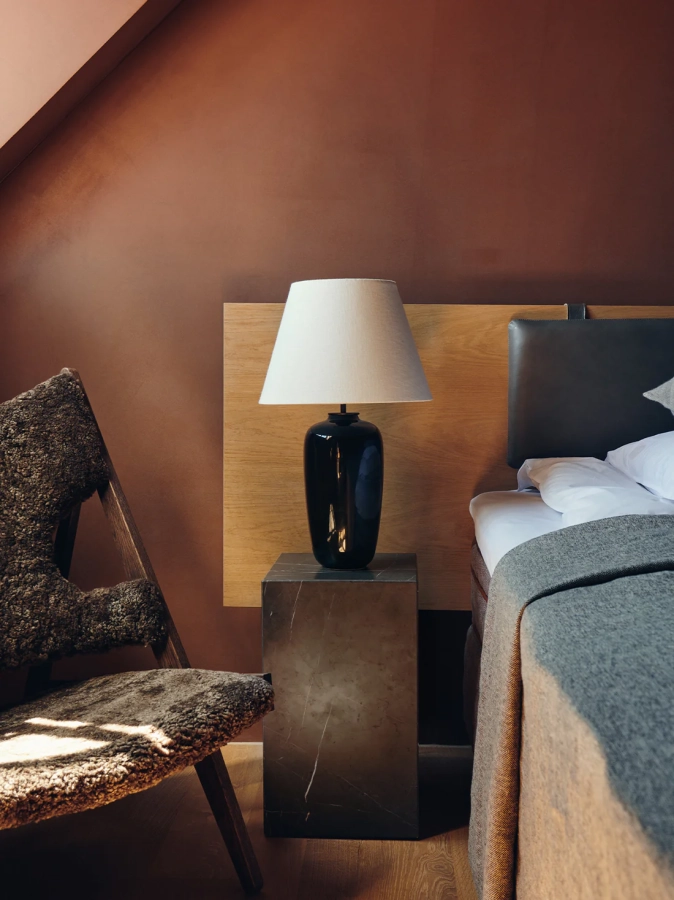 MENU_Torso-Table-Lamp57.webp