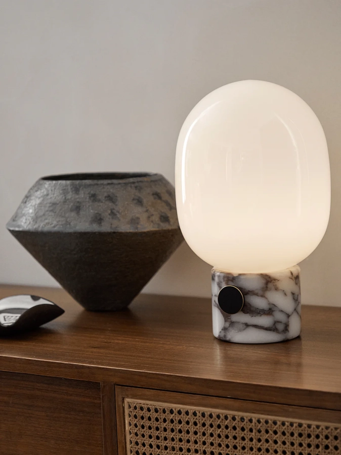 MENU_JWDA_Table_Lamp_Calacatta_Viola.webp