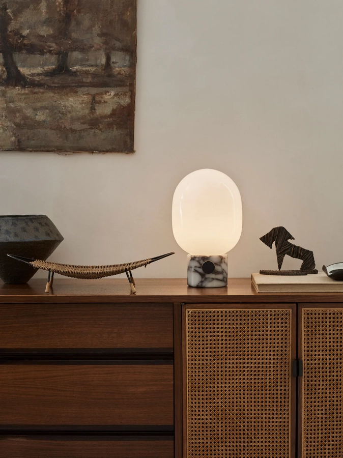 MENU_JWDA_Table_Lamp_Calacatta_Viola_4.webp