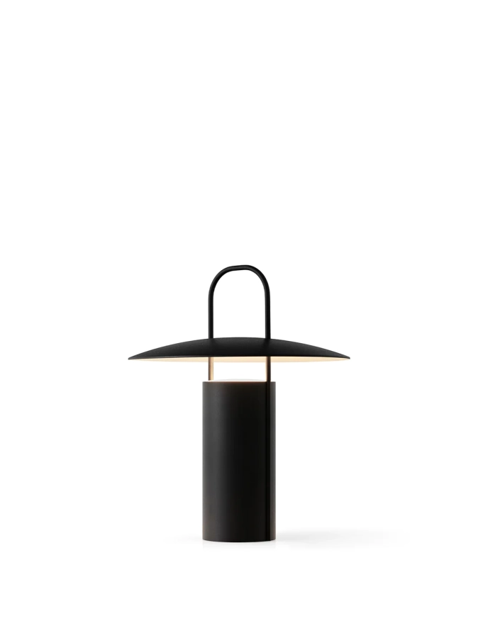 1890539Y_Ray_Table_Lamp_Portable_Black_angle_on.webp