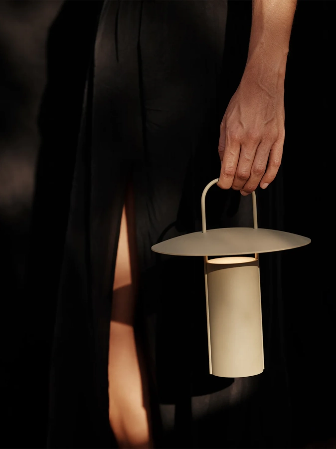 MENU_Ray_Table_Lamp.webp
