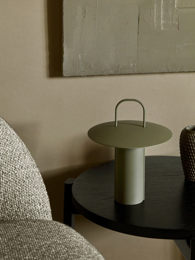 MENU_Ray_Table_Lamp_Portable_2.webp