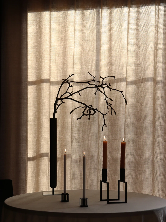 Audo_Kubus_Line_Mikro_Stance_Vase_2_e6a44ae0-ca7b-49e2-b64e-9f311d0544e5.webp