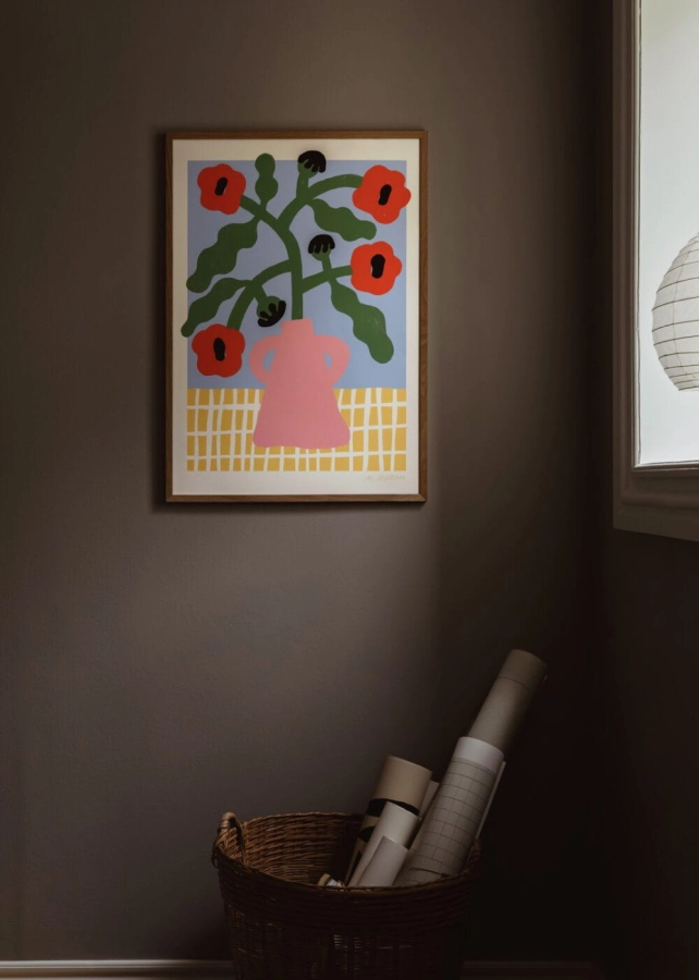 Madelen_Mollard_Red_Poppies_In_Pink_Vase_Lifestyle_Low_Res-kopi-1000x1401.jpg