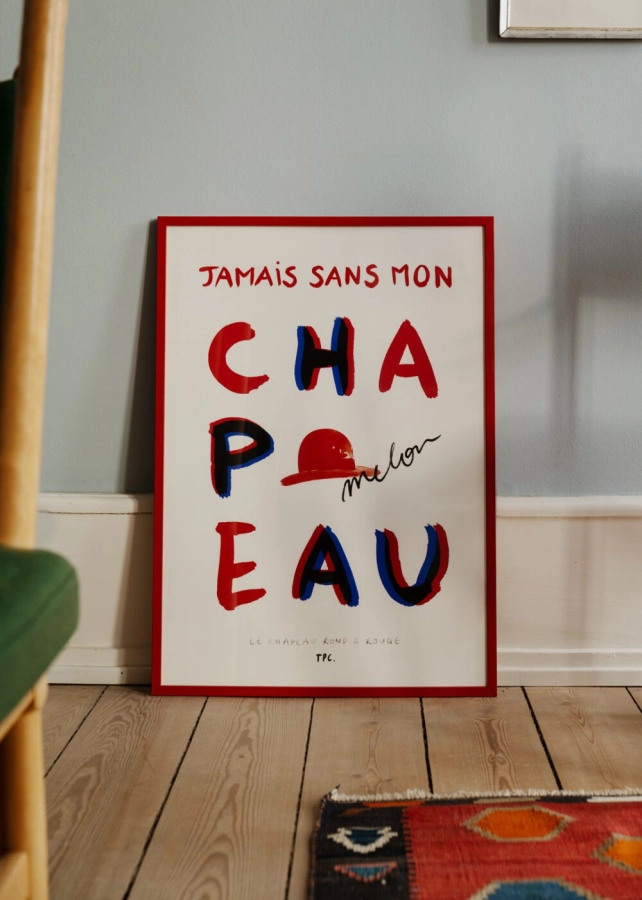 TPC_Le_Chapeau_Rond__Rouge_Lifestyle_No_02_Low_Res-1000x1400.jpg