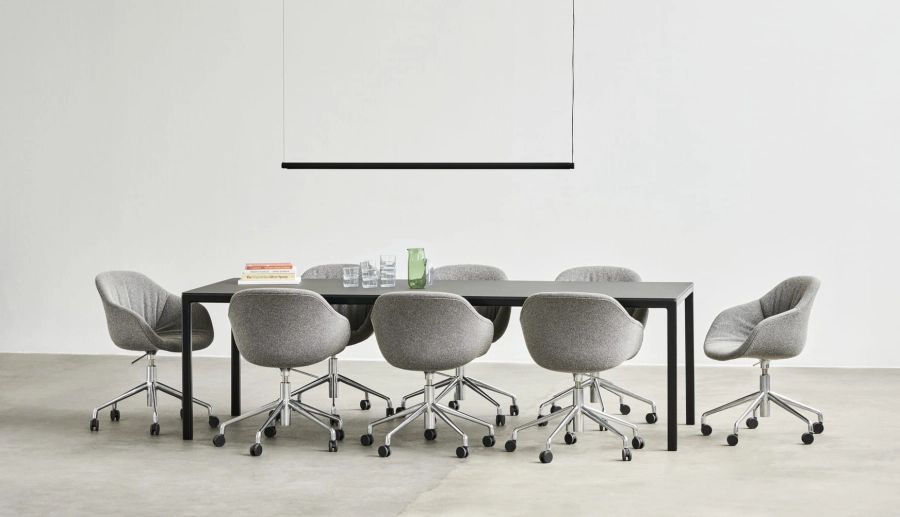 AAC 253 Soft Encircle 252 polished aluminium base_T12 Table black_Factor Linear Suspension Lamp 1500 soft black.jpg