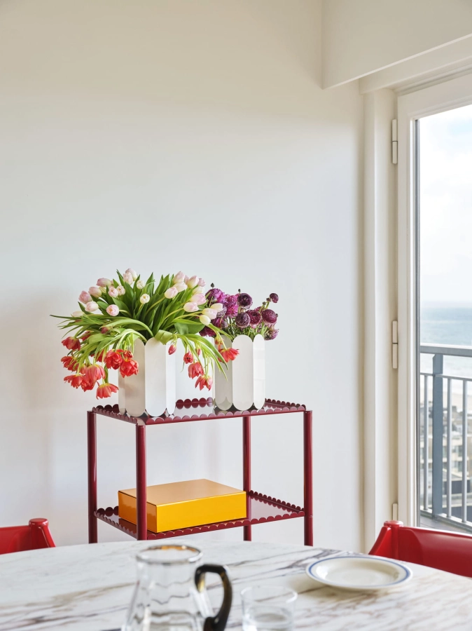 Arcs Vase white_Arcs Trolley High auburn red_Colour Storage S egg yolk_Sobremesa Plate 18,5 Set of 2 blue.jpg
