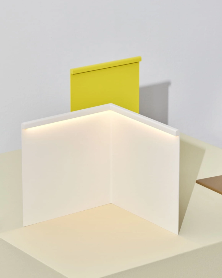 LBM Corner Table Lamp cream white_LBM Table Lamp titanium yellow.jpg