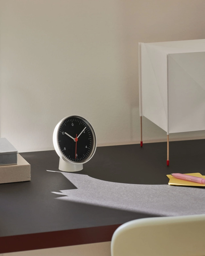 Table Clock white 01.jpg