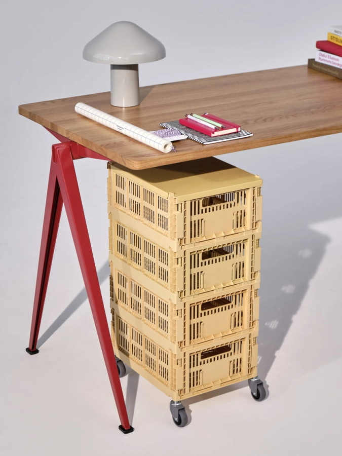 HAY Colour Crate M golden yellow_HAY Colour Crate Lid M golden yellow_Pyramid Table 01 clear lacquered oak top_tomato red frame-2.jpg