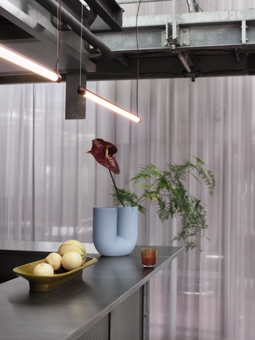 26091-en-fine-suspension-lamp-90-deep-red-mere-bowl-brown-green-kink-raise-muuto-org.webp