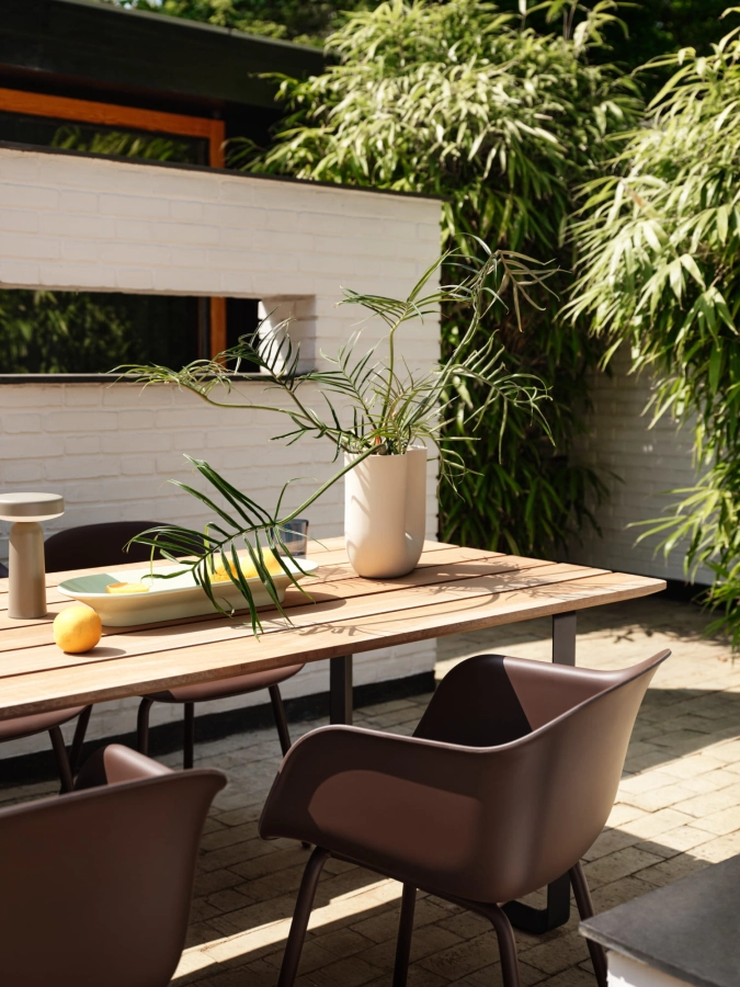 26076-en-70-70-outdoor-table-sapele-mahogany-anthracite-black-fiber-outdoor-armchair-brown-red-mere-light-green-kink-sand-ease-taupe-muuto-org.tif.tif.jpeg