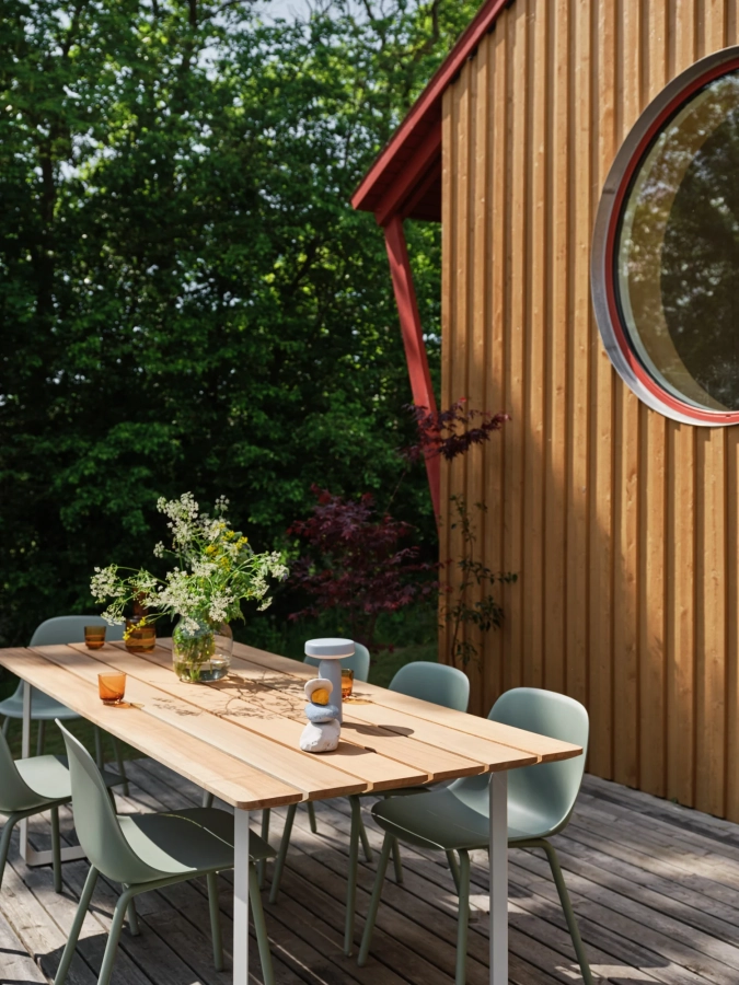 26088-en-ease-portable-lamp-light-blue-70-70-outdoor-sapele-mahogany-grey-fiber-side-outdoor-dusty-green-raise-silent-muuto-org.webp