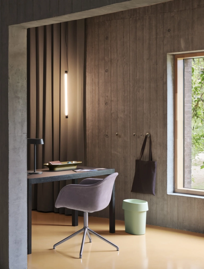 26094-en-fine-suspension-lamp-60-black-fiber-armchair-allure-leather-lavender-workshop-table-130-black-reduce-light-green-mere-bowl-muuto-org-2.webp