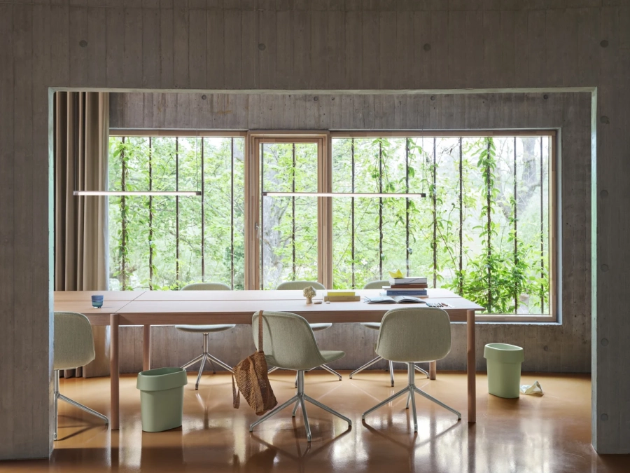26338-en-linear-system-config-1-oak-fiber-side-chair-swivel-ecriture-910-fine-suspension-lamp-120-reduce-paper-bin-light-green-muuto-org.webp
