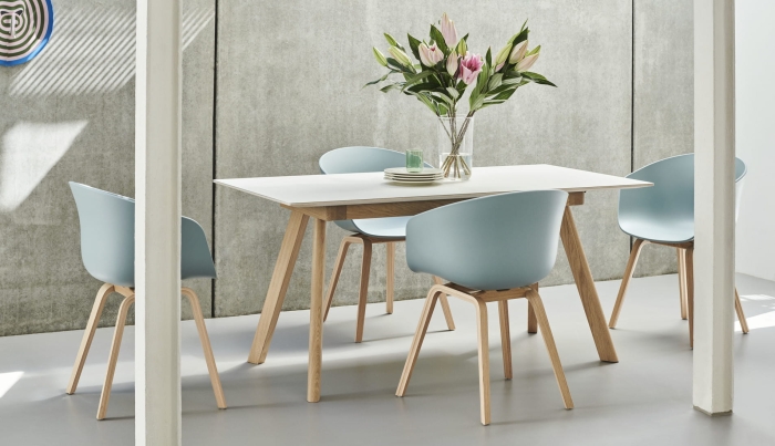 AAC 22 dusty blue 2.0 shell wb lacquer oak_CPH 30 Extendable off white lino wb lacquer oak frame_Tint Tumbler green.jpg