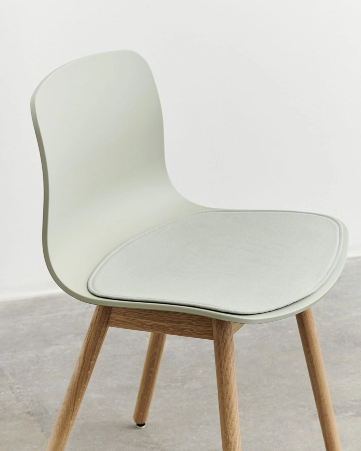 AAC 12 pastel green 2.0 shell wb lacquered oak_Seat Pad for AAC without arm Planar 756.jpg