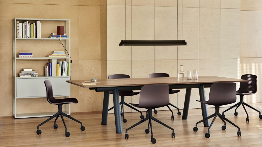 Boa Table wb lacquered oak tabletop charcoal powder coated alu frame_AAC 14 raisin 2.0 shell black base.jpg