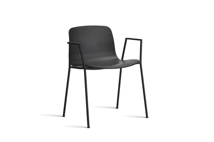 AA169-D168-AA51_AAC 18 black 2.0 shell_black powder coated steel base.jpg