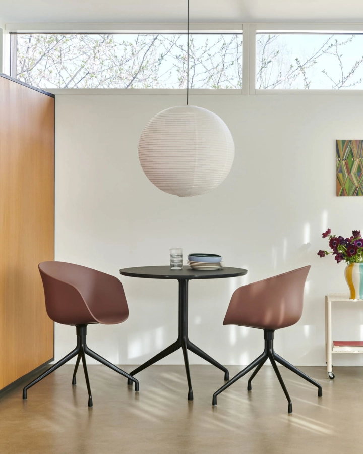 AAC 20 soft brick 2.0 shell black base_AAT 20 dia80xH74 black linoleum tabletop black frame.jpg