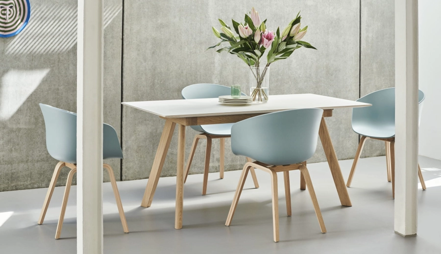 AAC 22 dusty blue 2.0 shell wb lacquer oak_CPH 30 Extendable off white lino wb lacquer oak frame_Tint Tumbler green.jpg