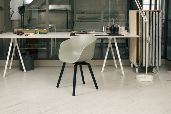AAC 22 pastel green 2.0 shell black wb lacquer oak base_Loop Stand Table white.jpg