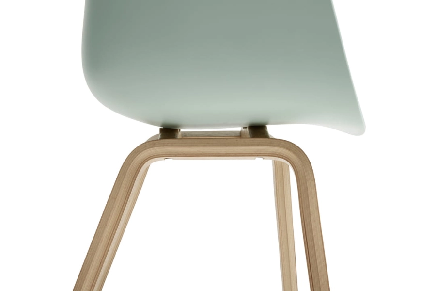 AA207-D141-AA51-01UF_AAC 22 dusty mint 2.0 shell_wb lacquered oak base_detail.jpg