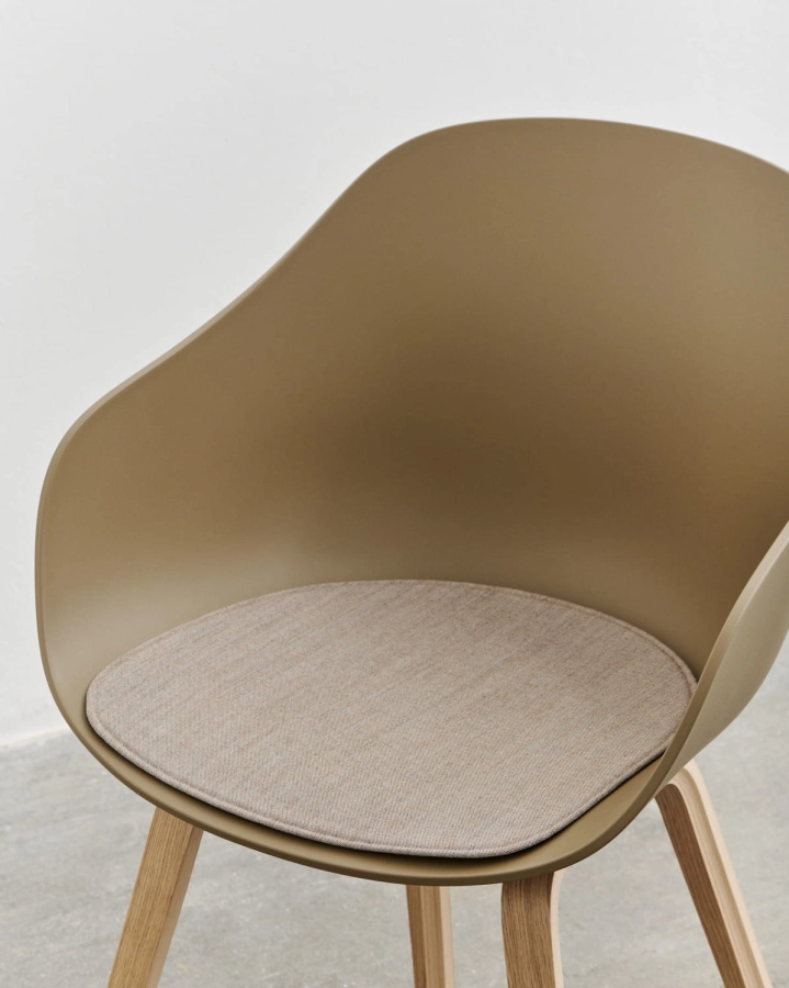 AAC 222 clay 2.0 shell wb lacquered oak_Seat Pad for AAC with arm Remix 242.jpg