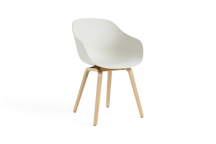 AC106-D156-AA51-01UF_AAC 222 melange cream 2.0 shell_wb lacquered oak base.jpg
