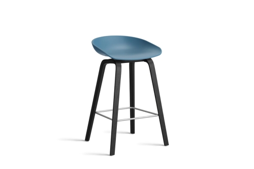 AA001-D135-AA51_AAS 32 H65 azure blue 2.0 shell_black wb laquered oak base_stainless steel footrest.jpg