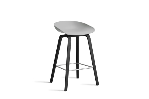 AA001-D165-AA51_AAS 32 H65 concrete 2.0 shell_black wb laquered oak base_stainless steel footrest.jpg