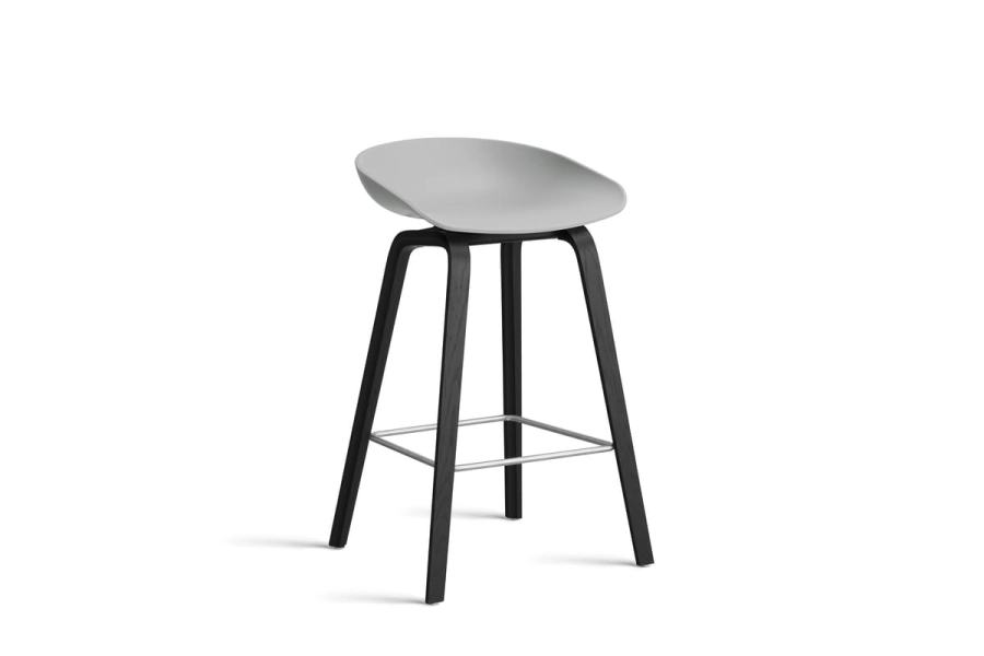 AA001-D165-AA51_AAS 32 H65 concrete 2.0 shell_black wb laquered oak base_stainless steel footrest.jpg