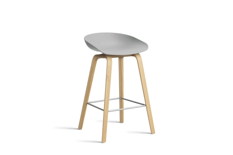 AA003-D165-AA51_AAS 32 H65 concrete 2.0 shell_wb laquered oak base_stainless steel footrest.jpg