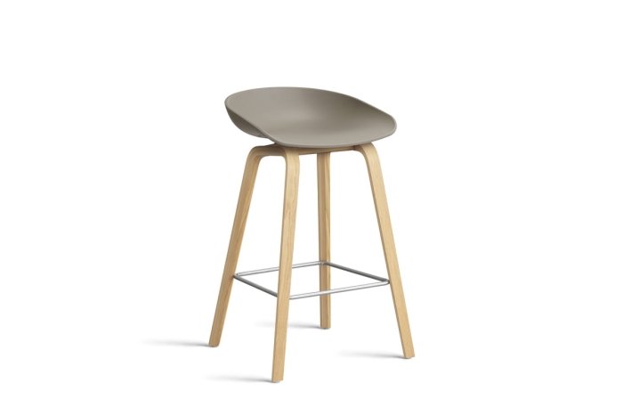 AA003-D153-AA51_AAS 32 H65 khaki 2.0 shell_wb laquered oak base_stainless steel footrest.jpg
