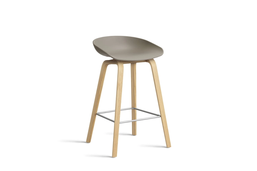 AA003-D153-AA51_AAS 32 H65 khaki 2.0 shell_wb laquered oak base_stainless steel footrest.jpg