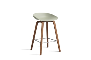 HAY krzesło barowe ABOUT A STOOL AAS32 LOW pastel green  2.0 / lakierowany orzech