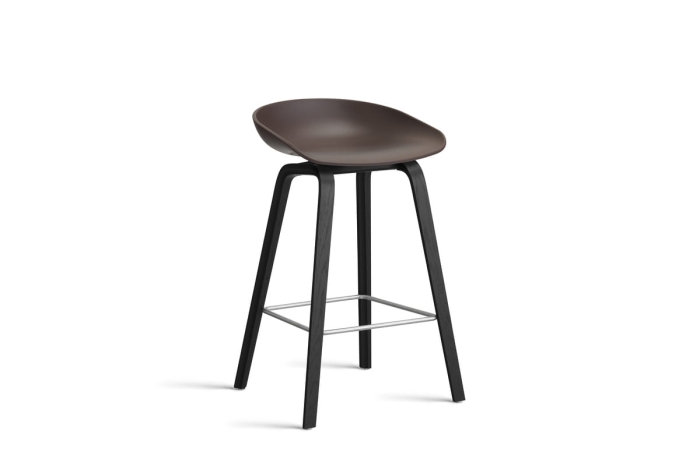 AA001-D132-AA51_AAS 32 H65 raisin 2.0 shell_black wb laquered oak base_stainless steel footrest.jpg