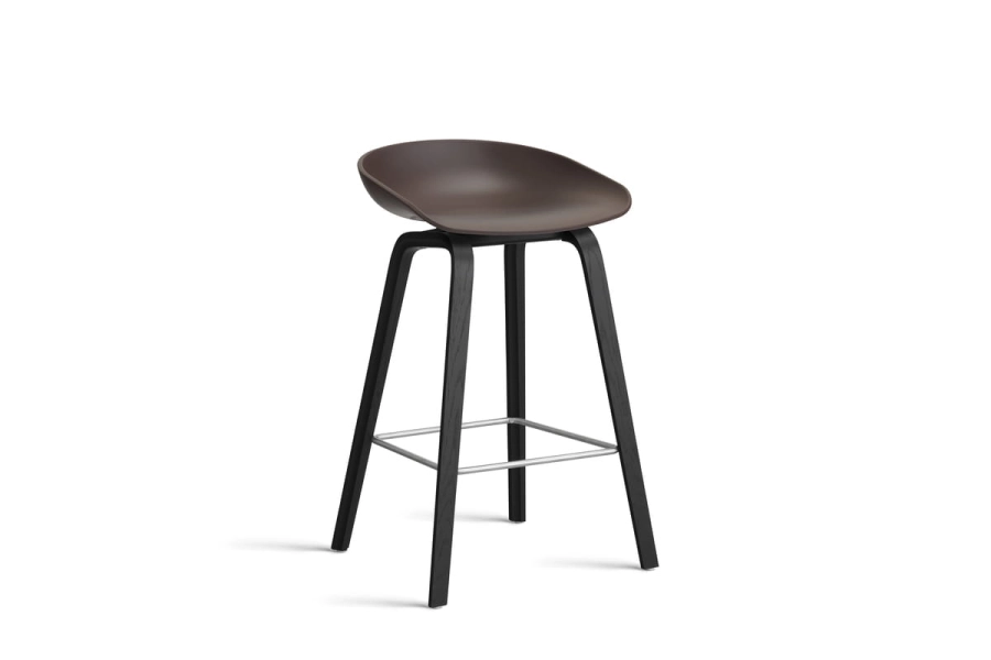 AA001-D132-AA51_AAS 32 H65 raisin 2.0 shell_black wb laquered oak base_stainless steel footrest.jpg