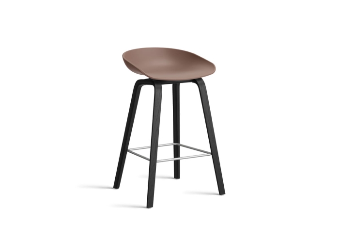 AA001-D147-AA51_AAS 32 H65 soft brick 2.0 shell_black wb laquered oak base_stainless steel footrest.jpg