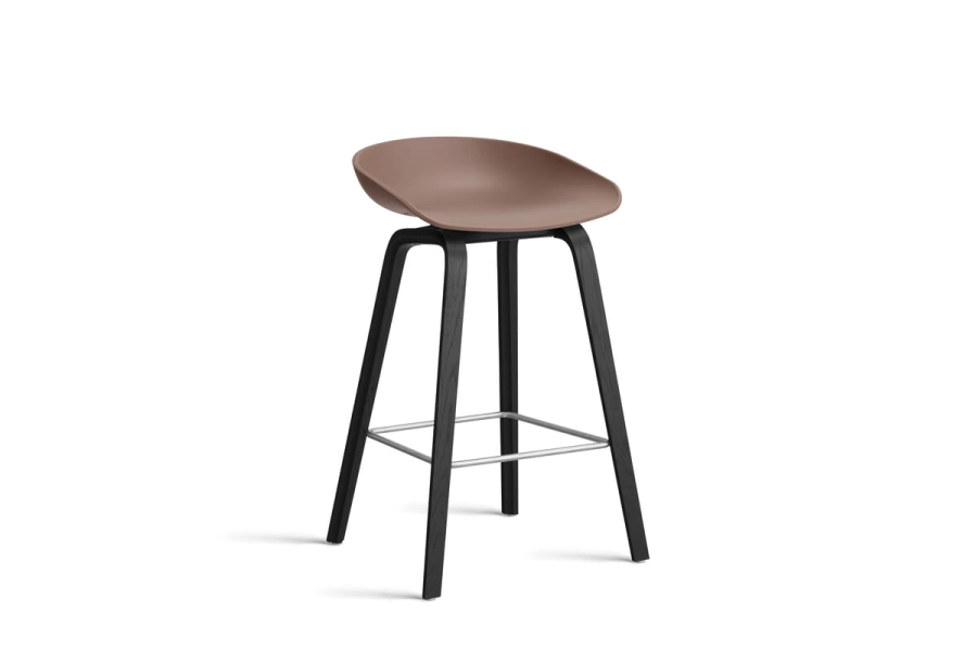 AA001-D147-AA51_AAS 32 H65 soft brick 2.0 shell_black wb laquered oak base_stainless steel footrest.jpg