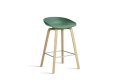 AA003-D138-AA51_AAS 32 H65 teal green 2.0 shell_wb laquered oak base_stainless steel footrest.jpg