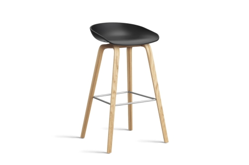 AA006-D168-AA51_AAS 32 H75 black 2.0 shell_wb laquered oak base_stainless steel footrest.jpg
