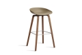 AB245-D129-AA51_AAS 32 H75 clay 2.0 shell_wb laquered walnut base_stainless steel footrest.jpg