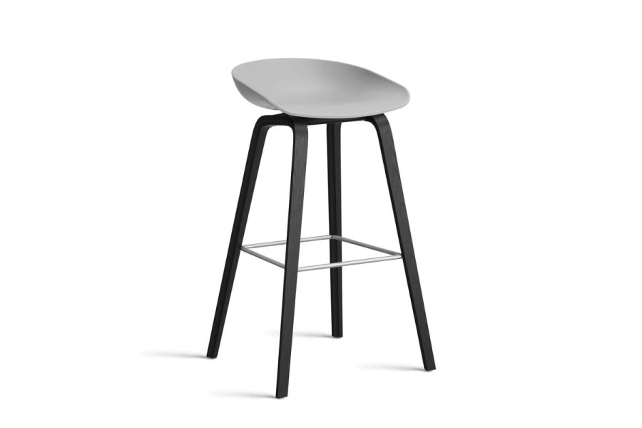 AA004-D165-AA51_AAS 32 H75 concrete 2.0 shell_black wb laquered oak base_stainless steel footrest.jpg