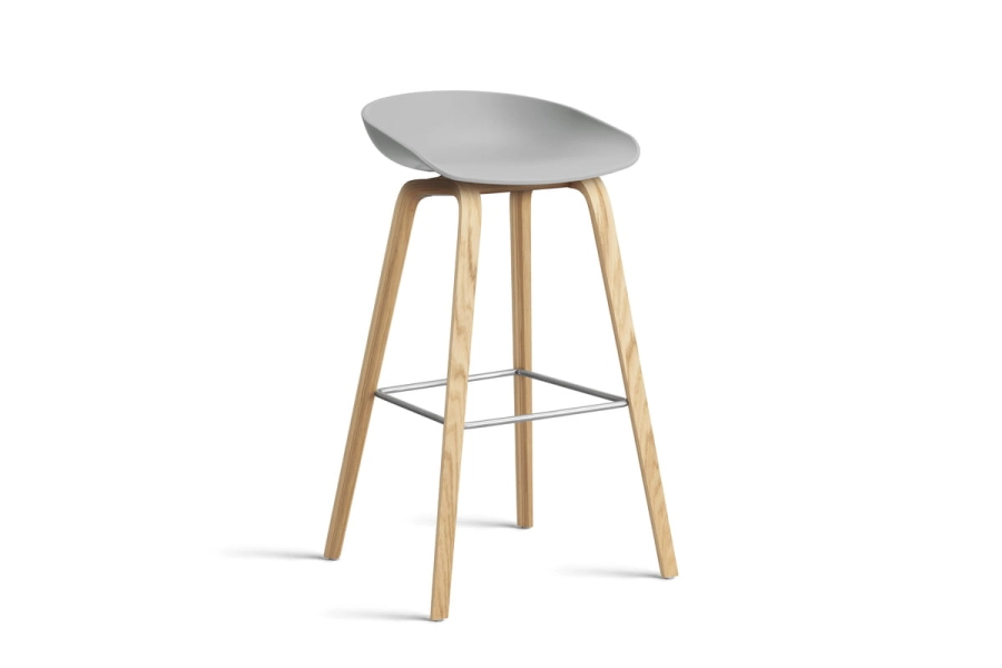 AA006-D165-AA51_AAS 32 H75 concrete 2.0 shell_wb laquered oak base_stainless steel footrest.jpg